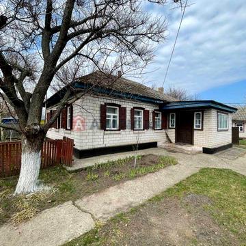 Продам будинок в центрі села Худяки, 25 соток землі