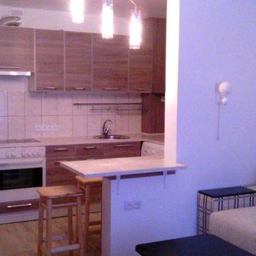 Велика квартира, поділена на 2 незалежні частини, біля бомбосховища