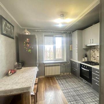 Продаж 1к квартири з красивим виглядом на озеро.