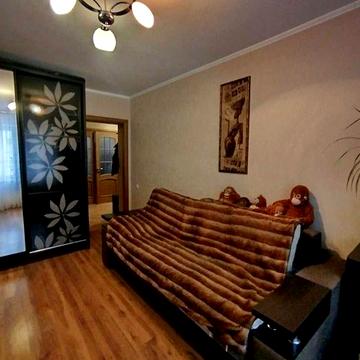 Продається 2-х кімнатна квартира площею 60 кв.м в новобудові з гарним ремонтом технікою та меблями. Автономне опалення, вартує уваги