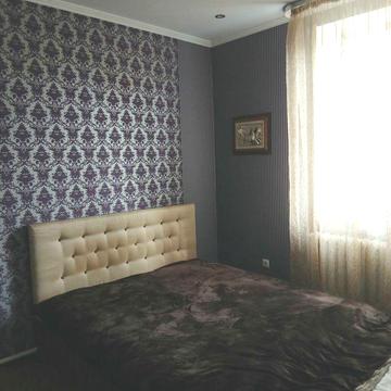 Продам! Квартиру з окремим входом та  прибудинковою ділянкою