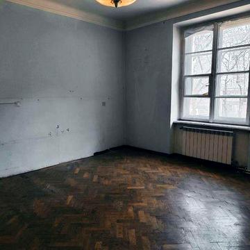 3-х кімнатна квартира коло парку.