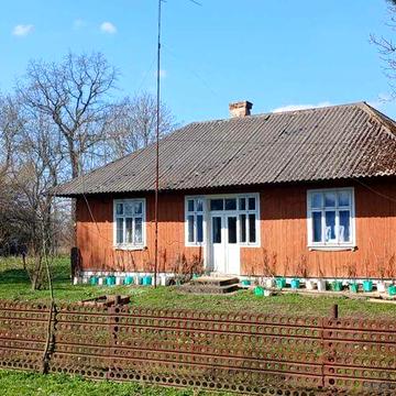 Продається жилий будинок з комунікаціями