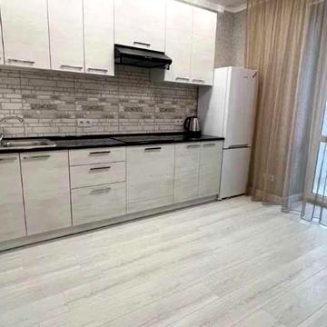 Здається 1-но кімнатна квартира з новим ремонтом, технікою меблями в новобудові молодого розвиненого району, автономне опалення. Ще є варіанти