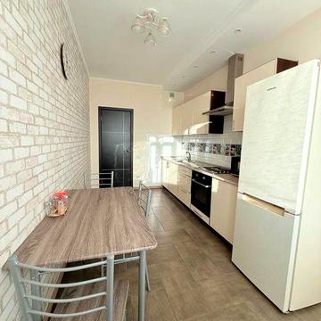 ОРЕНДА просторої світлої 1к квартири в гарній розвиненій локації Генератор Драгоманова 2Б