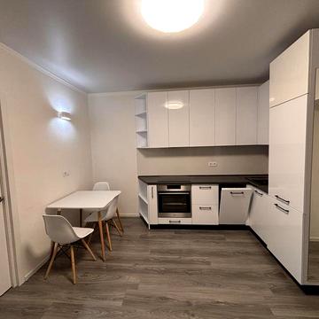 Довгострокова оренда двокімнатної квартири в самому центрі міста.