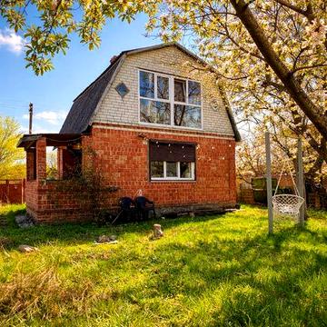 Продам уютную двухэтажную дачу с террасой, 5 соток