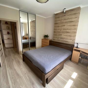 Феодосійська вул., 1