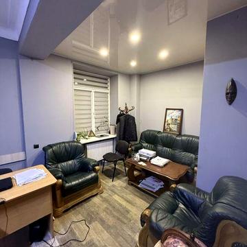 Продам 2х комнатную квартиру в центре!