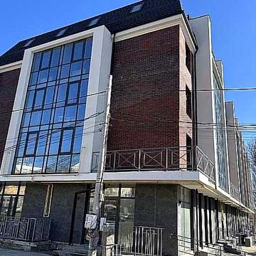 Продам 2-комнатную квартиру на Таирова — выгодное предложение в современном доме.