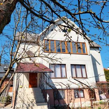 Продам добротний будинок
