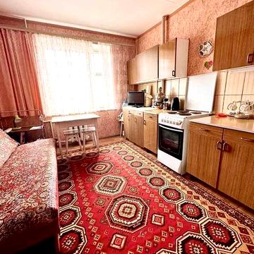 Квартира в гуртожитку 39 м² з кухнею 14 м², балкон, меблі