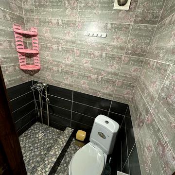 Здаю домик совсеми комуникацеями  я хозяин цена совсеми комуникацеями