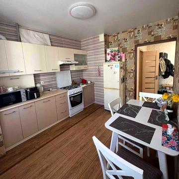 Садовий вільна 26 квітня гарний стан парковка