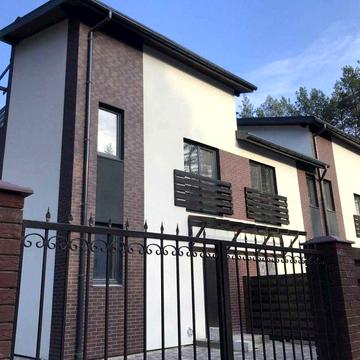 3-поверховий таунхаус з терасою, газове опалення, міські комунікації