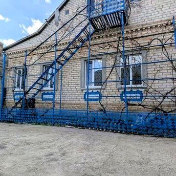 Продам половину будинку...