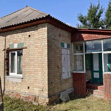 Продається приватизований газифікований будинок у місті Носівка