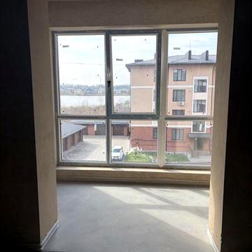 Простора 2-кімнатна квартира з панорамним видом на озеро в чудовомо районі ЖК Panorama de Luxe