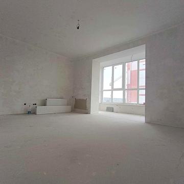 Продається простора 2-кімнатна квартира 79,5к2 в тихому районі