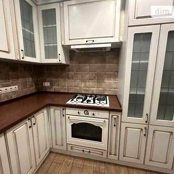 Продаж просторої трикімнатної квартири