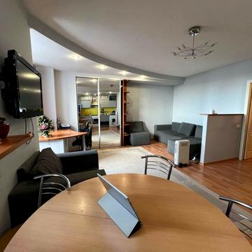 Володимира Вернадського вул. (Дзержинського), 1