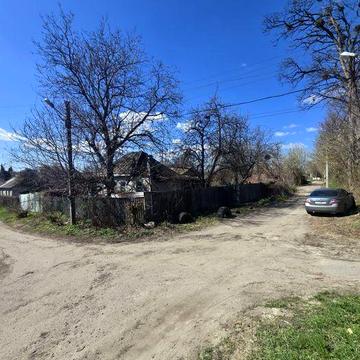 Продам участок с домом под реконструкцию