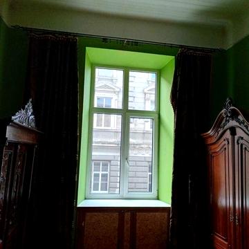 Продаж 2-х кім. квартири по вул. Дорошенка (центр)