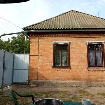 ЗНАМЯНКА ДРУГА! Здам літній будинок з землею під будинком 10сот.у користування.