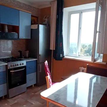 Сдам 2-х ком на молодежном 297 Квартал 9/10 этаж