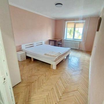 1к на вул. Пасічна з чудовим великим балконом 3поверх