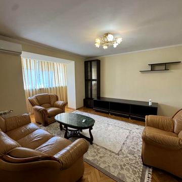 Оренда трикімнатна квартира вул. Новгородська. Центр