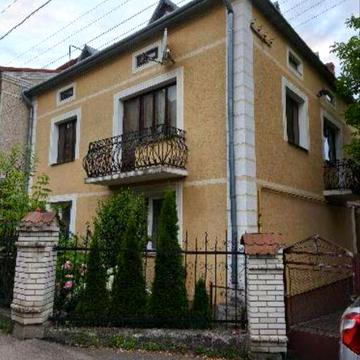 Оренда будинку в ближньому  центрі