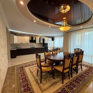 Оренда дворівневої 4 кім. квартири вул. Героїв Майдану 8