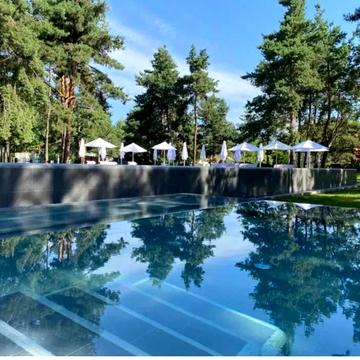 с.Хотяновка.Дом 460кв. 6 раздельных спален.Расположен возле Соби клаба.Без %