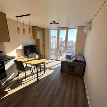 Продаж стильної півторачки в центрі міста, без комісії