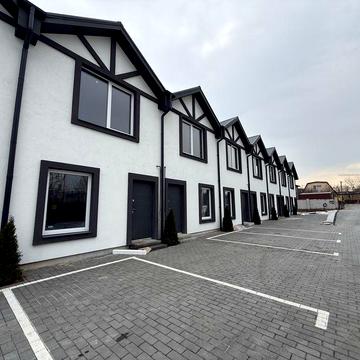 Продаж Таунзауса з підвалом!