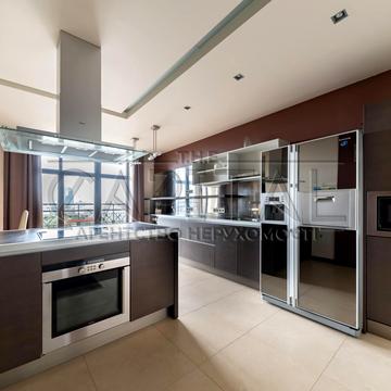 Тараса Шевченка бульв., 11