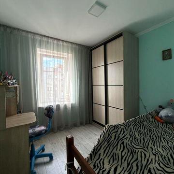 Продаж 4 кімнати в цеглі Варшавська