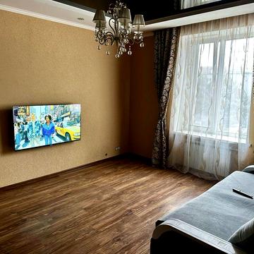 Продам 2-х кімнатну сталінку центр