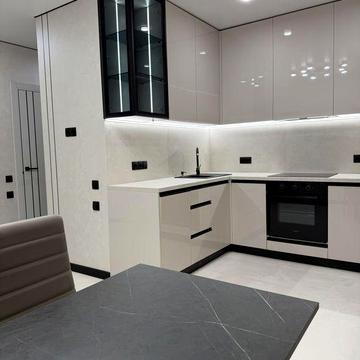 Продам 2х кімнатну квартиру з ремонтом та коморою!