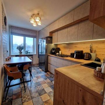 Продаж 4х кімнатної квартири на Л. Лукяненка.