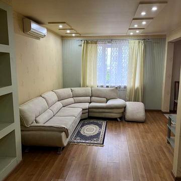 Сдам 4-х комн квартиру Гвардейцев Широнинцев 49В