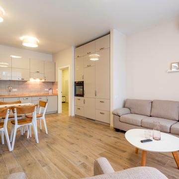 Гоголівська вул., 14