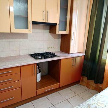 Оренда 1 к.к. ( централізоване опалення, лічильники)