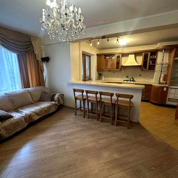 Сдам 3 ком и большую кухню-гостинную Королева»Обжора»