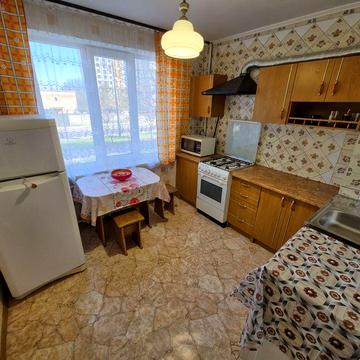 Двох кімнатна квартира - окремі кімнати, балкон. Ріелтор Валєріч