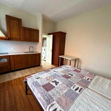 ПЕРША ЗДАЧА: Автономний будинок Хотів з сонячними батареями/інвертором