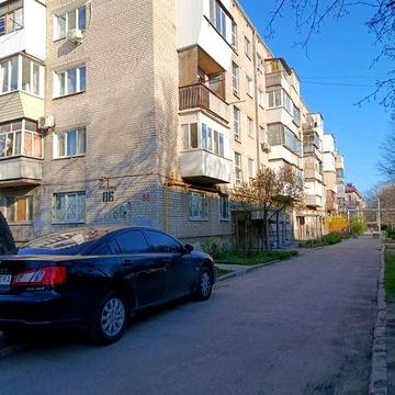 Срочно. 1-о кімнатна квартира.2й поверх.Цегляний будинок .