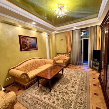 Лонгина Цегельського вул., 10