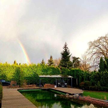 Без комісії оренда будинку, що потопає в зелені в Лісниках.Автономний з басейном